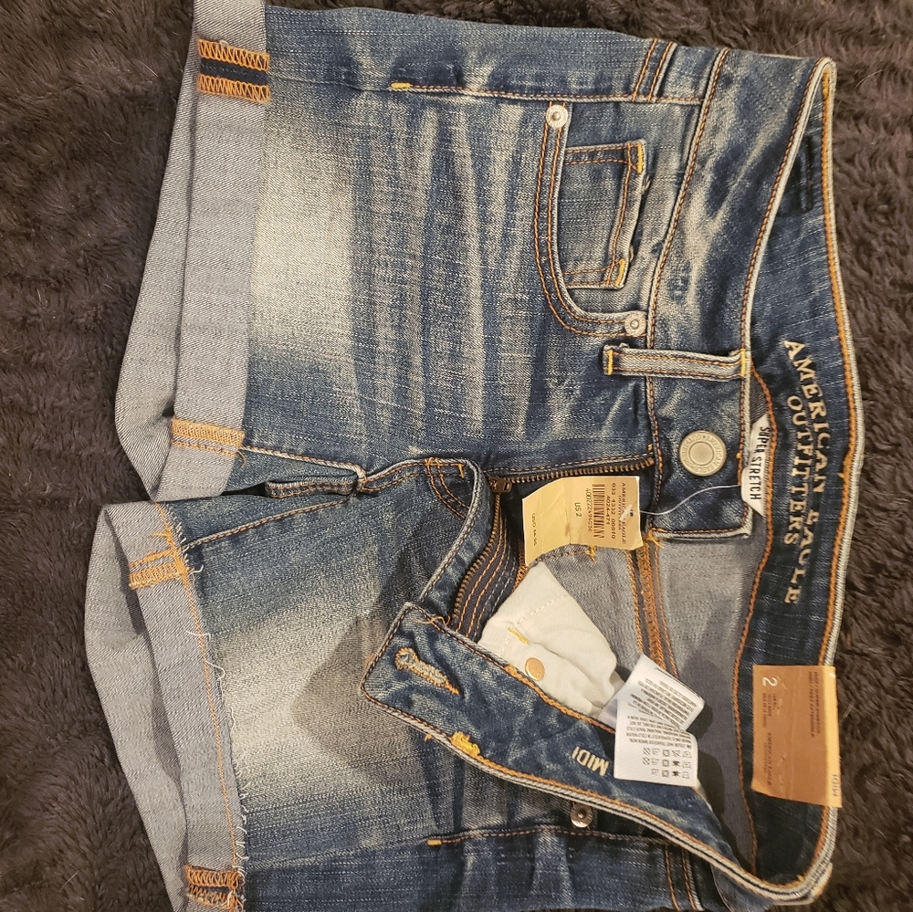 NWT. American Eagle Super Stretch Midi Shorts